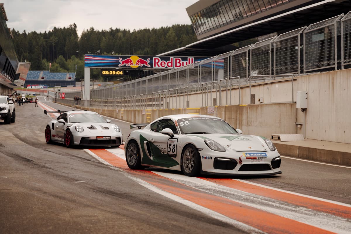 Porsche Cayman GT4 Clubsport und 911 GT3 RS in der Boxengasse