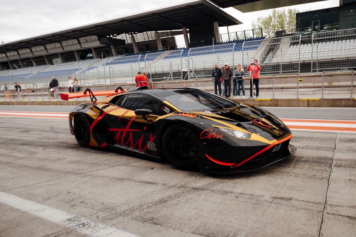 Huracán GT3 in der Boxengasse
