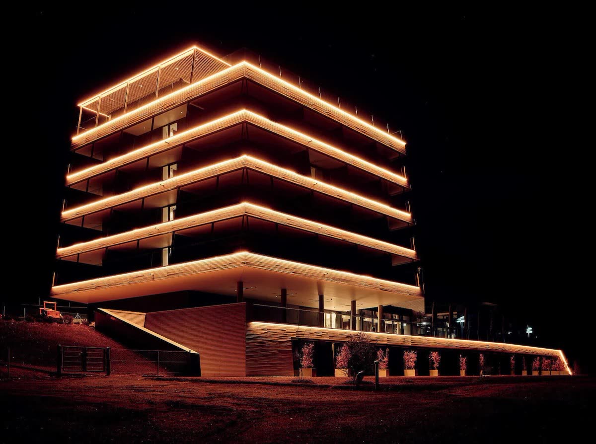 Hotel Schönberghof bei Nacht beleuchtet