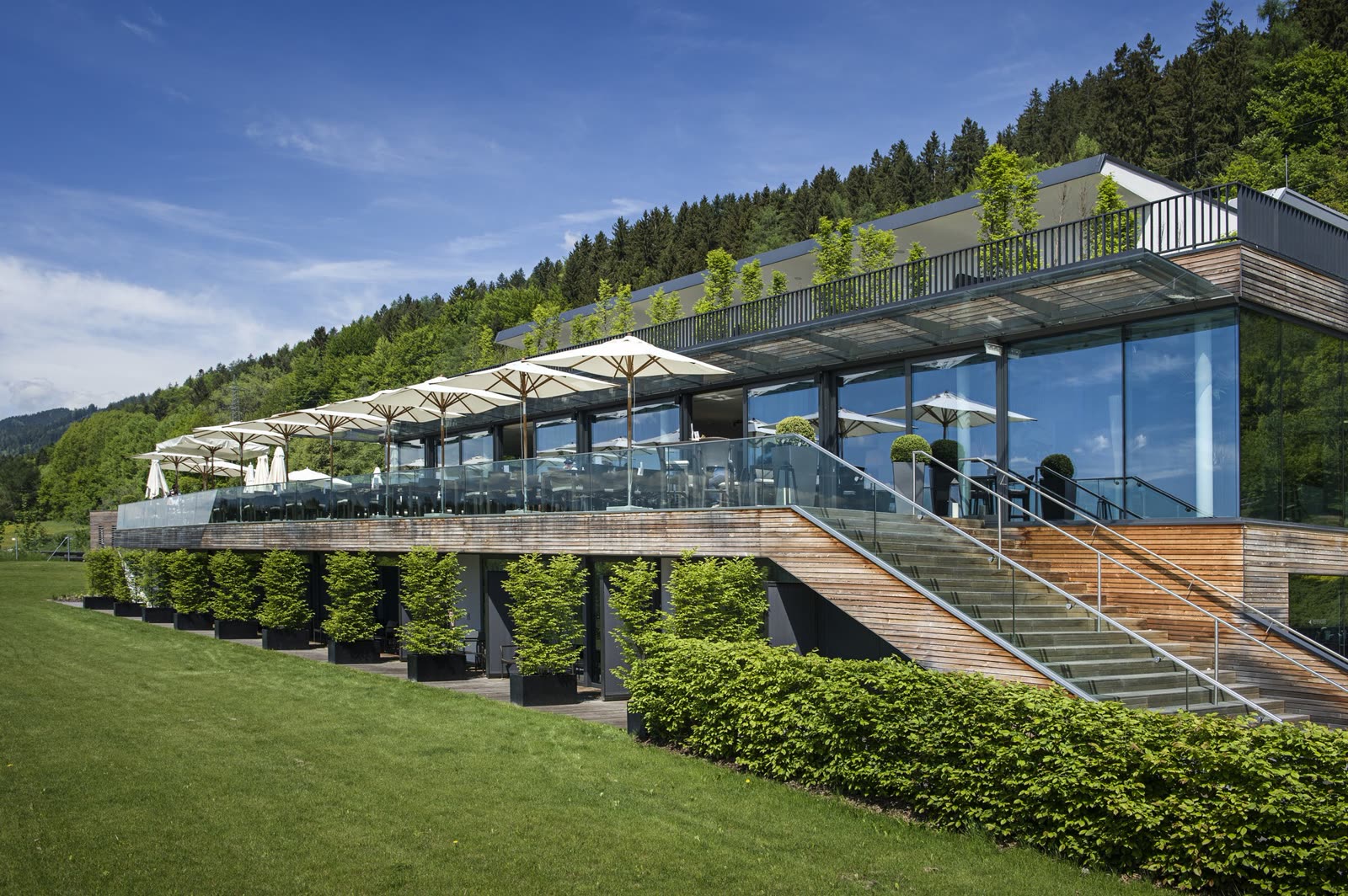 Hotel Schönberghof mit Terrasse oberhalb des Red Bull Rings