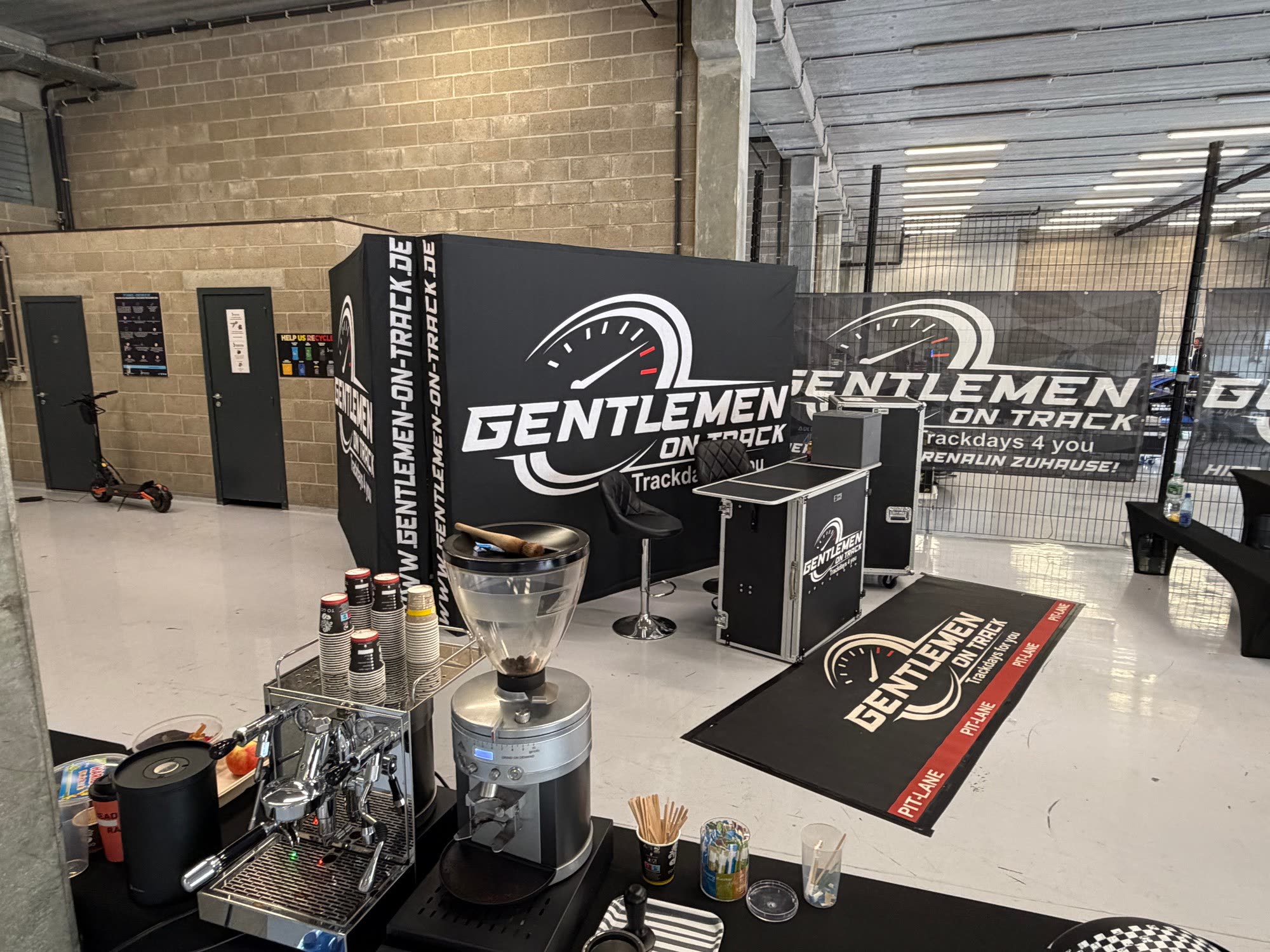 Gentlemen-on-Track-Box mit Espressobar in Spa-Francorchamps